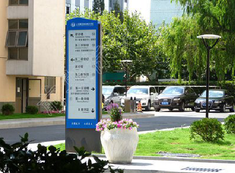 施秉哪些因素影响宣传栏的制作？